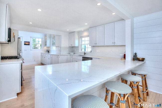 Photo - 537 Penfield Rd