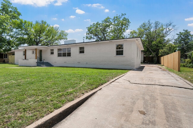 Photo - 4100 N 30th St