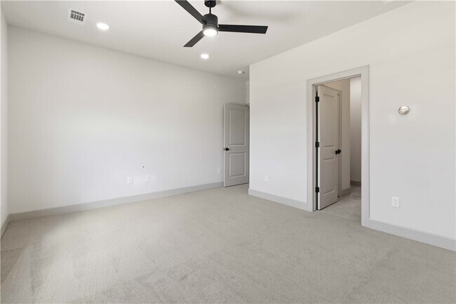 Photo - 970 Trestle Ln