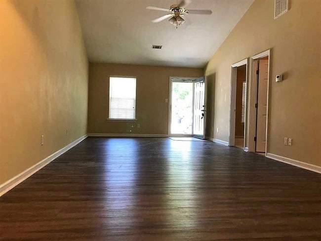 Photo - 239 High Point Way