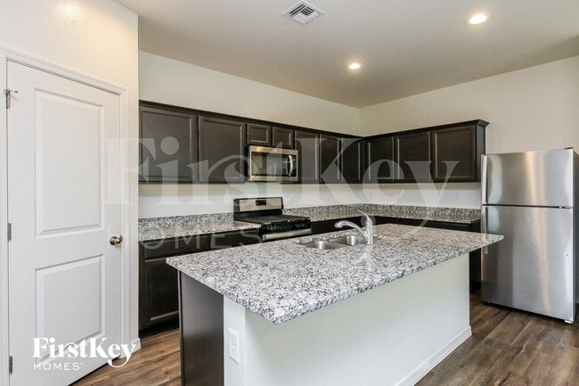 Photo - 370 W Powell Dr