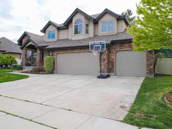 Photo - 4 Bedroom, 2.5 bathroom Bluffdale Home