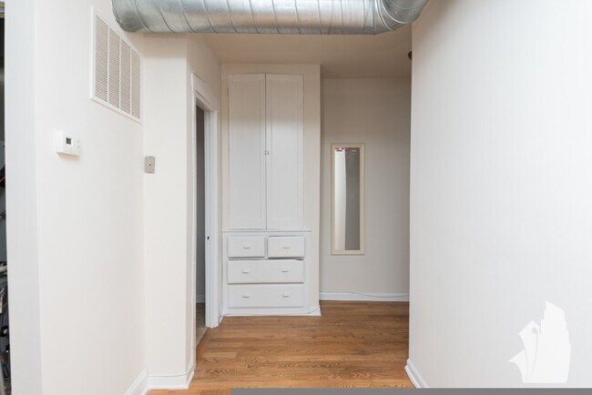 Photo - 1253 W Henderson St Unit 2