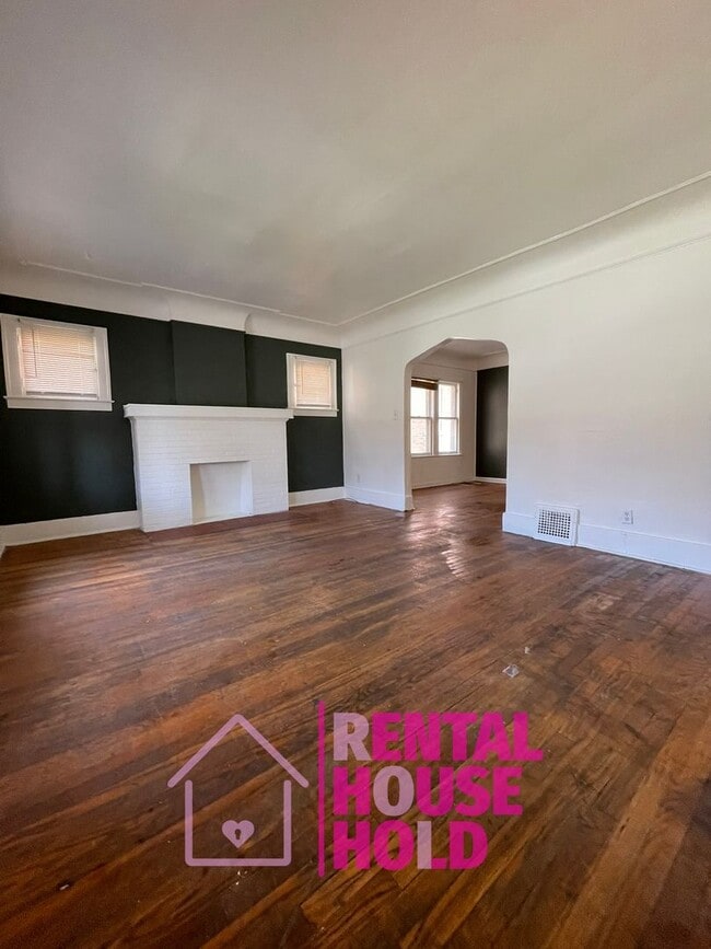 Building Photo - 2649 Pasadena St Unit 2649 Rental