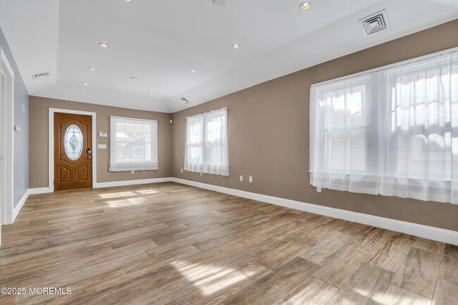 Photo - 35 Lipman Pl