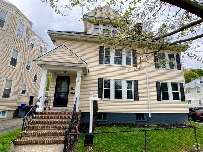 Building Photo - 506 Washington St Rental