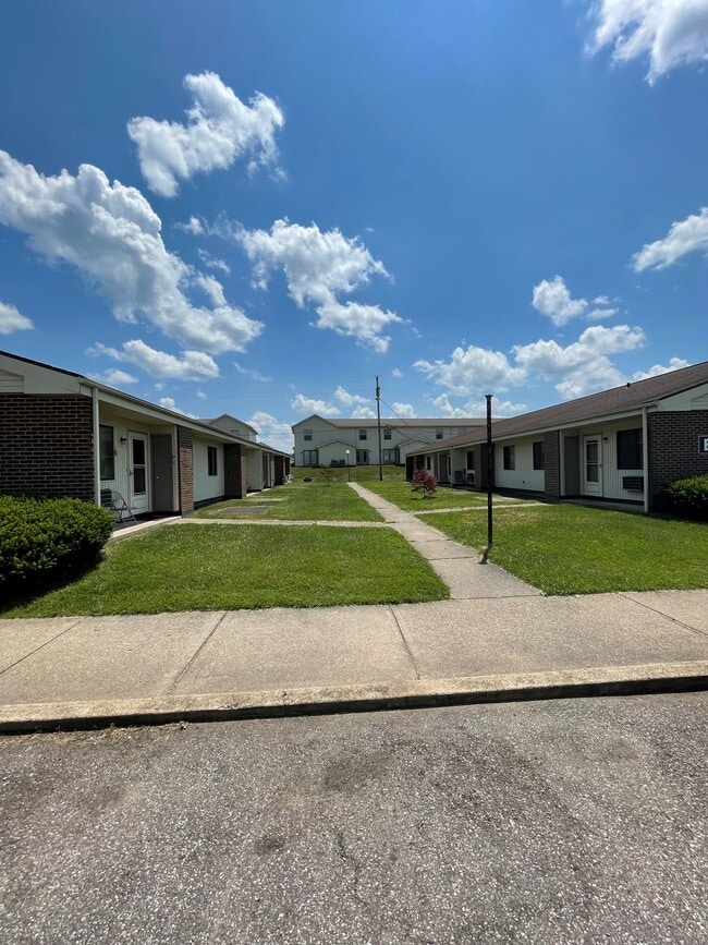 Building Photo - 2 BR Unit B-6 Rental