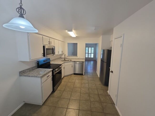 Building Photo - 1104 Columbia Ave Rental