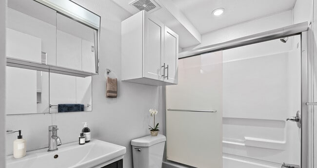 2 habitaciones, 1 baño - Baño - Flats at Fitz