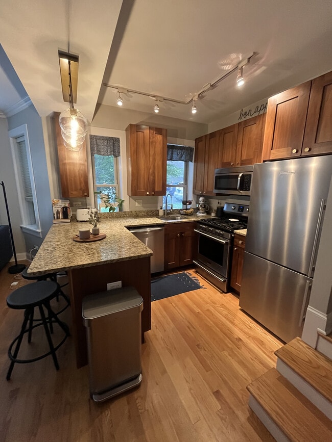 Photo - 4901 N Leavitt St Unit 1B