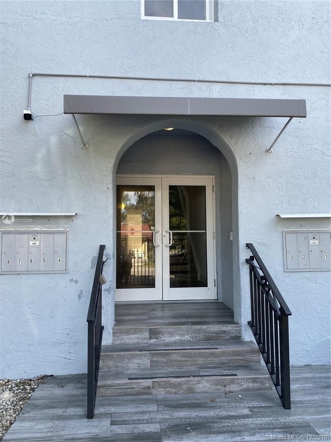Building Photo - 2500 NE 192 St Rental