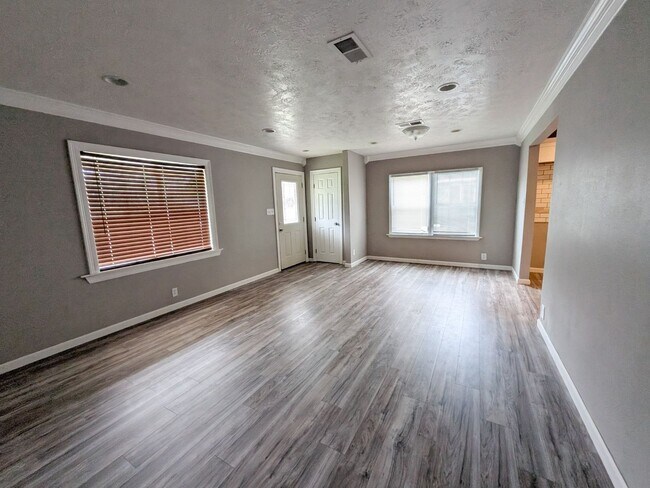 Photo - 310 Camellia Ave