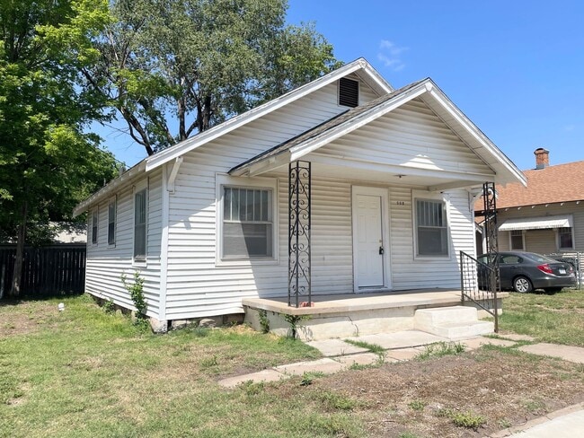 Building Photo - Large 1 bedroom home
