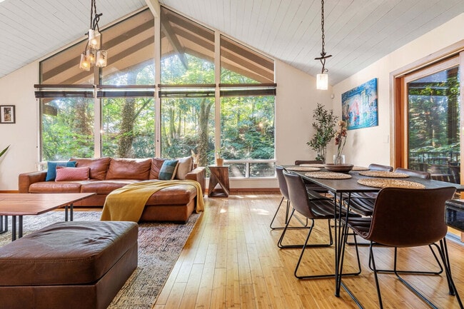 Building Photo - 16441 SE 42nd Pl