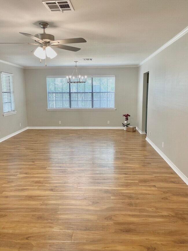 Photo - 1845 Montgomery St House