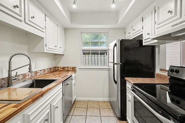 Photo - 8300 Sawyer Brown Rd