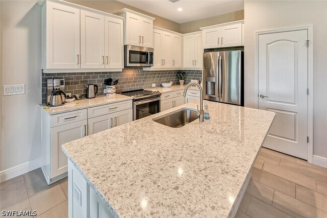 6954 Avalon Cir
