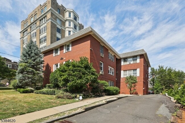 Building Photo - 53 Union St Unit 2 Rental