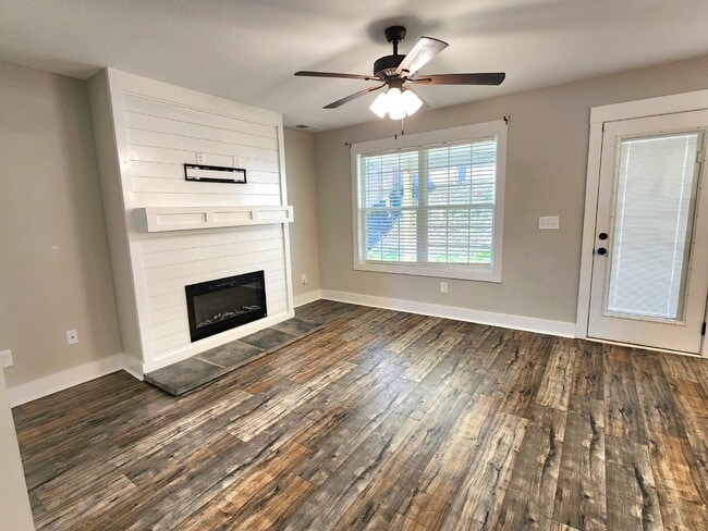 Photo - 484 Woodtrace Dr