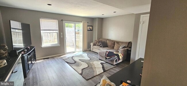 Photo - 6266 Ducketts Ln