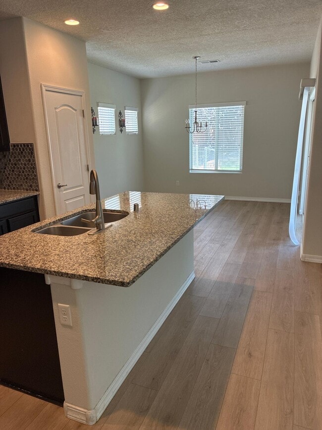 2217 Violeta Cir SE