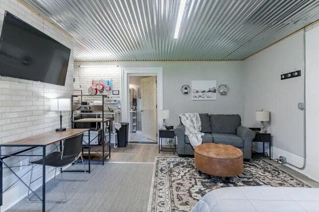 Building Photo - 404 N Washington St Rental