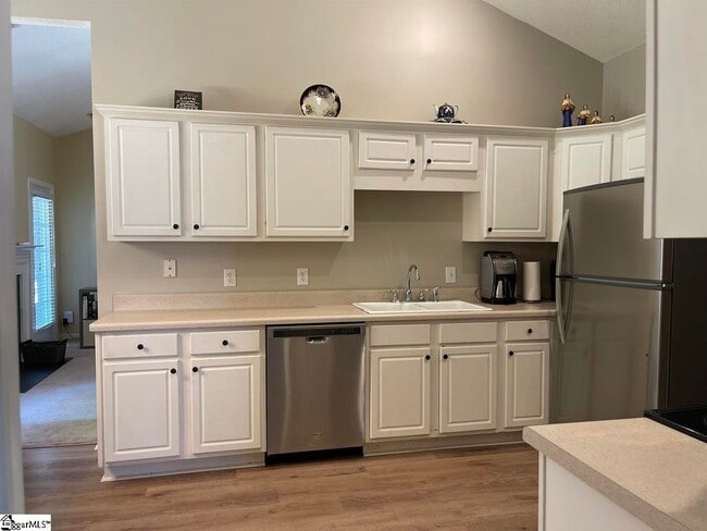 Photo - 619 Heathrow Ct