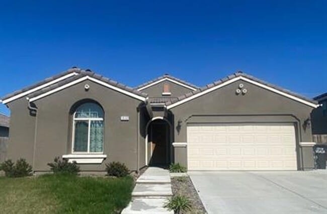 Building Photo - 2 Private rooms one bath For rent NW Visalia