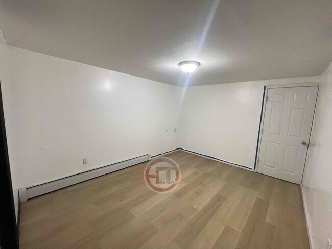 Photo - 2076 Matthews Ave Unit B