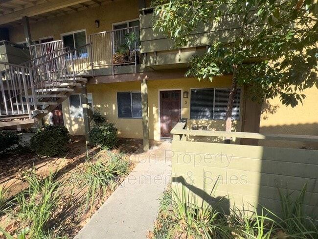 Photo - 2094 E Grand Ave Unidad #2