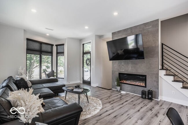 Photo - Beautiful townhome located off 16th and College. Pets allowed for an additional $1,000 non refund...