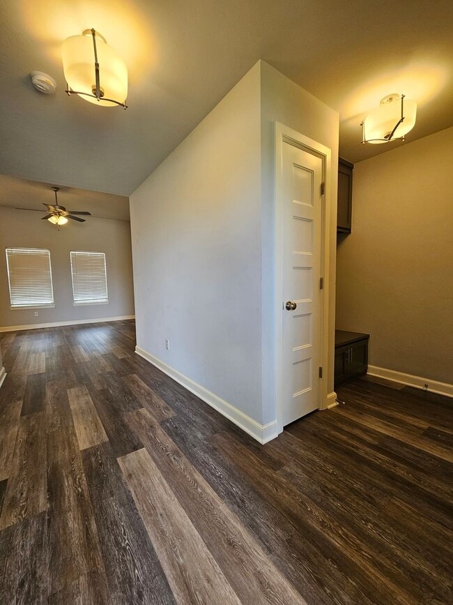 Photo - (3) Bed/(2) Bath in Trailwoods Addition Avail NOW!