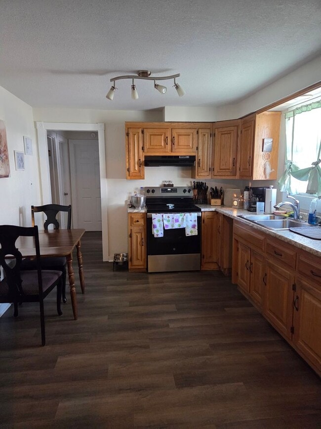 Photo - Maryville 37801 - 3 bedroom, 1 bath home - Contact Shelly Gunion (865) 755-7678