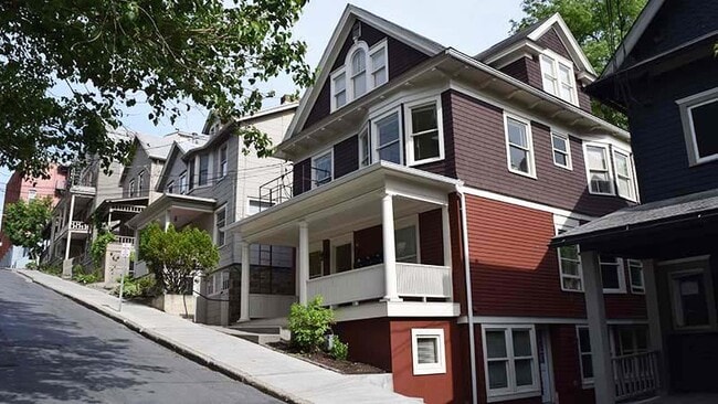 Building Photo - 203 Williams St Unit 3
