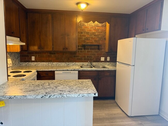 Photo - Adorable 2 Bedroom Convenient to I-29, Sho...