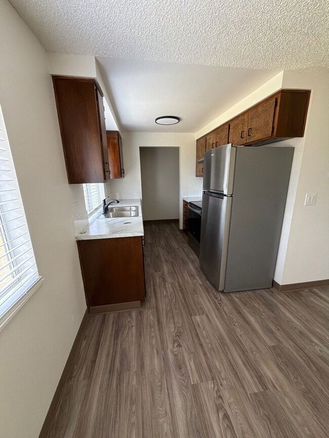 Photo - 1040 Lamplite Ln