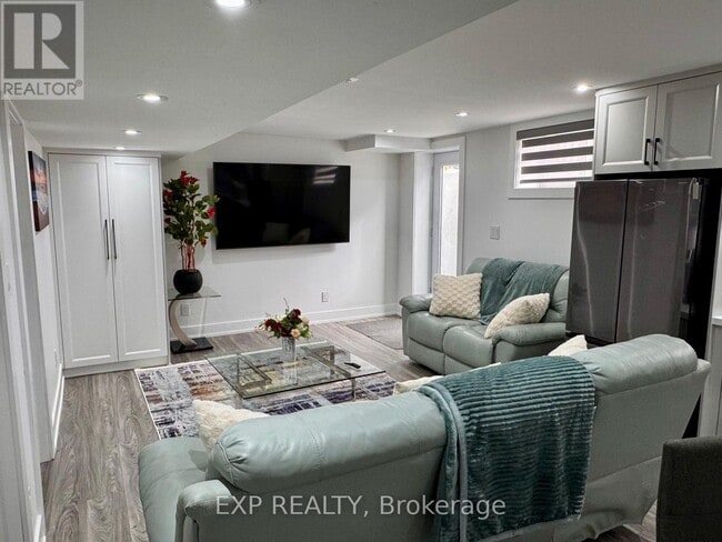 Photo - 1749 Finley Cres