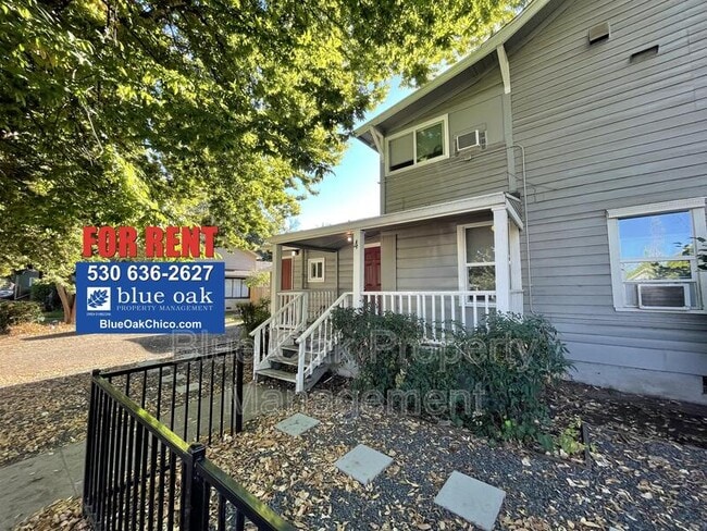 Building Photo - 605 W 6th St