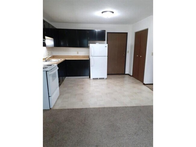 Photo - 303 1st St SW