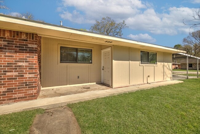 Photo - 501 Ladd St