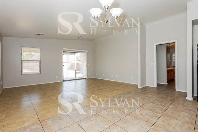 Photo - Lease today! No extra charge for contentme...