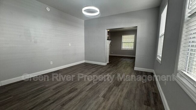 Photo - 2805 College St