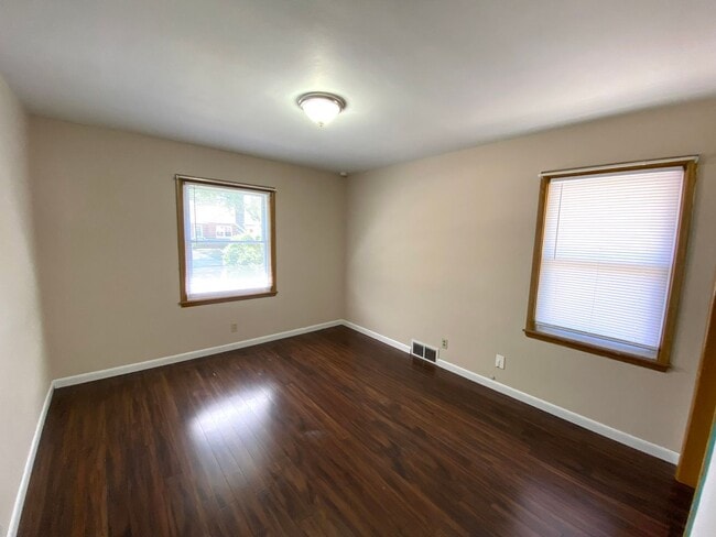 Photo - 2 Bedroom, 1 Bath Home for Rent in West Pe...