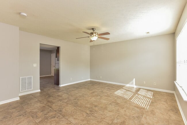 Photo - 675 Legacy Dr