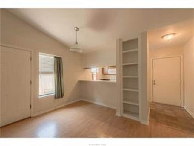 Photo - Spacious 3/2 duplex in great location