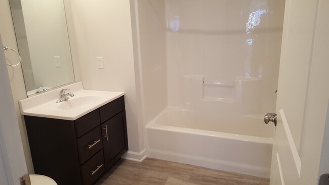 1 BDR - 464 Maple Ave