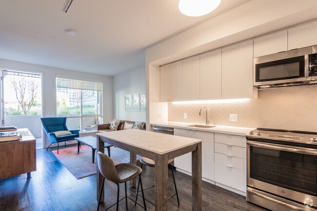 1 BR, 1 BA