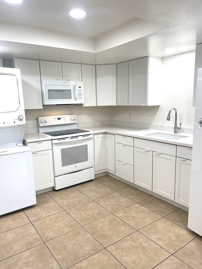 Photo - 1058 W Flint St Apartamentos Unidad #D