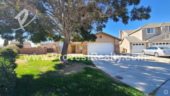 Building Photo - 3 Bedroom 2 Bath Hesperia Home with a bonu...