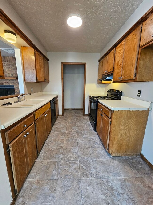 Photo - (3) Bed/(2) Bath West Norman Duplex! Available NOW!